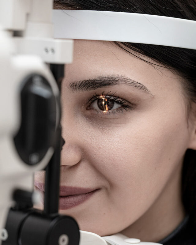 Primo Centri Medici Oculista Visita Ragazza
